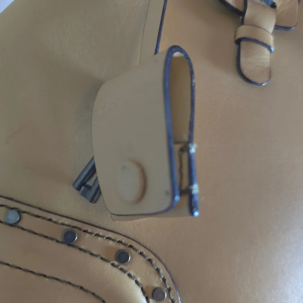 Ellen Tracy Doctor Satchel Camel Leather Structured Top Handle Work Bag Lock Key